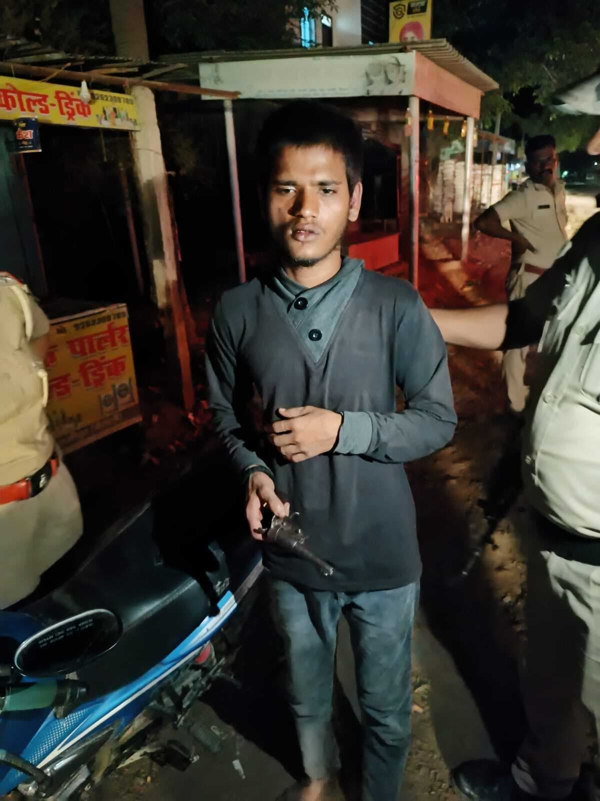 hajipur news. कट्टा के साथ एक बदमाश गिरफ्तार