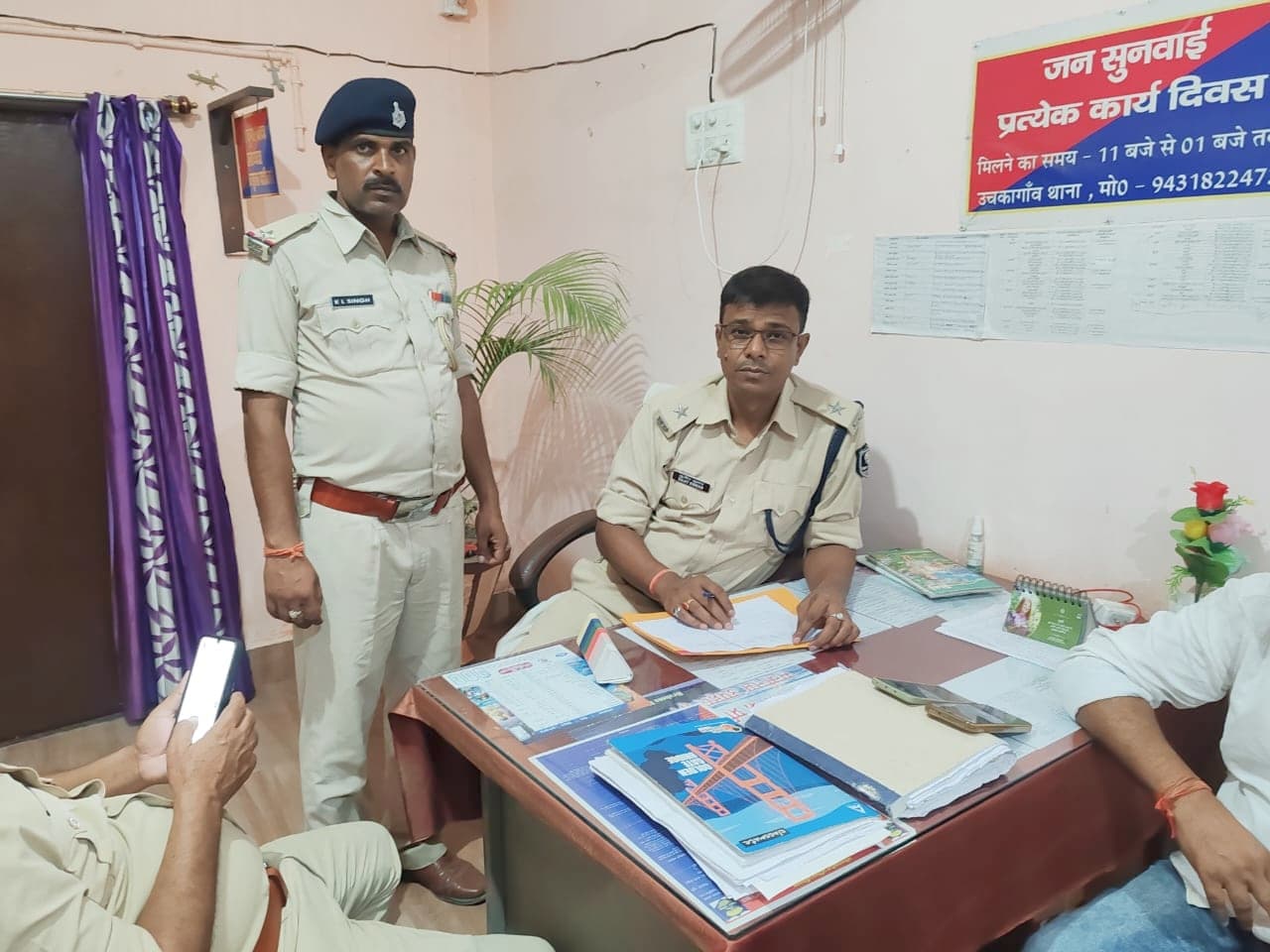 चकागांव थाने का मीरगंज सर्किल इंस्पेक्टर ने किया औचक निरीक्षण