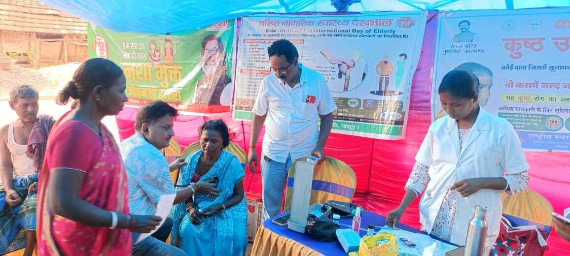 किताझोर में शिविर लगाकर लोगों की गयी निशुल्क स्वास्थ्य जांच