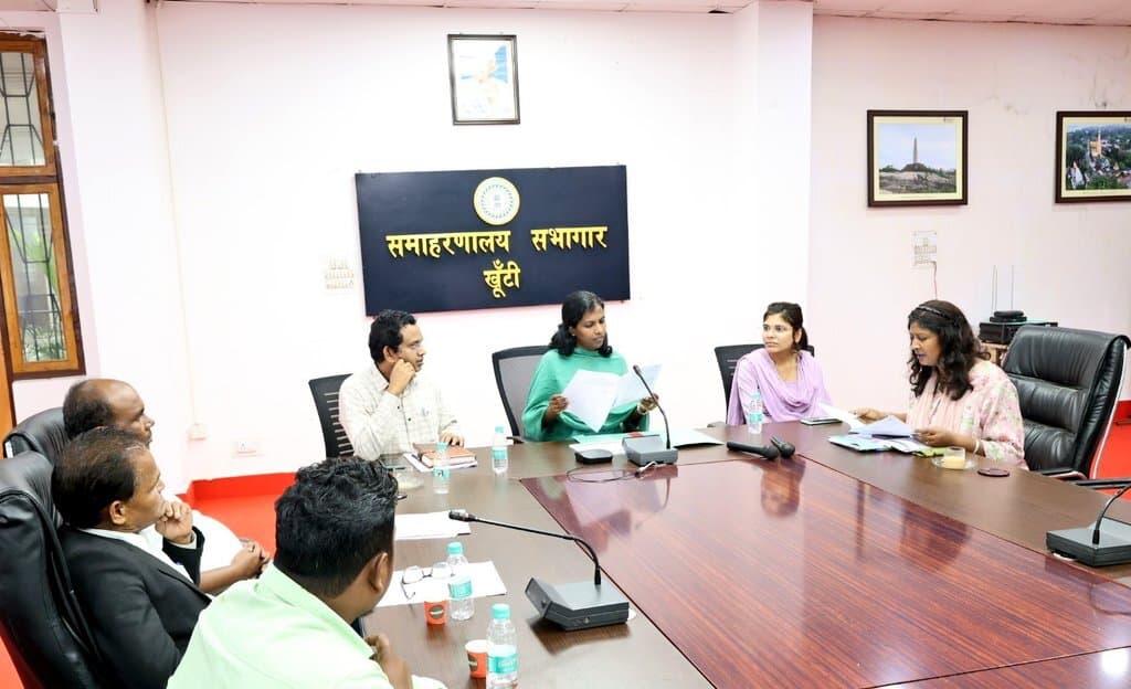 वोटर लिस्ट को लेकर उपायुक्त ने की राजनीतिक दलों के साथ बैठक