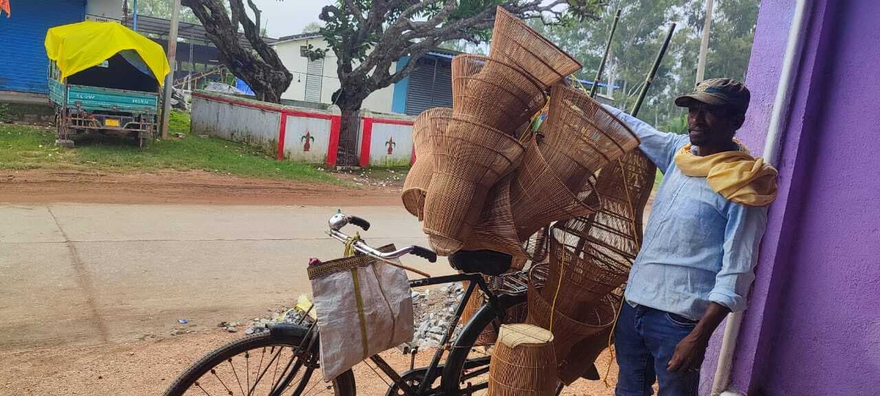 बरसात के आते ही बाजार में बिकने लगी कुमनी