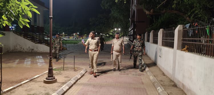 एसपी ने रात्रि में रमना मैदान का किया निरीक्षण, लोगों की हुई जांच