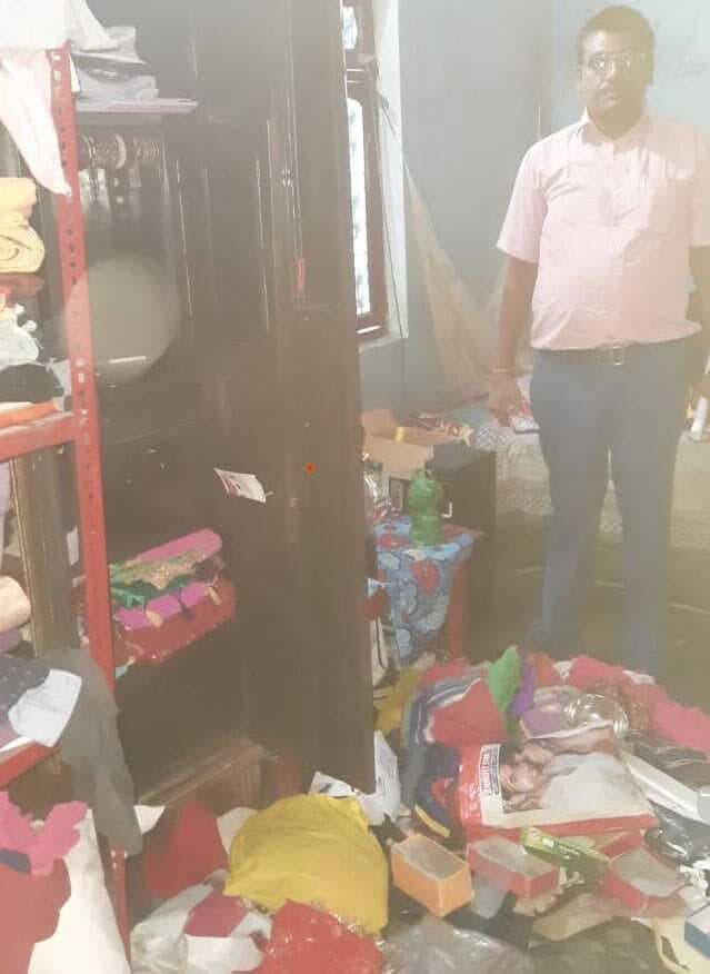 hajipur news. महुआ में घर में लगा ताला काटकर सामान व जेवरात की चोरी