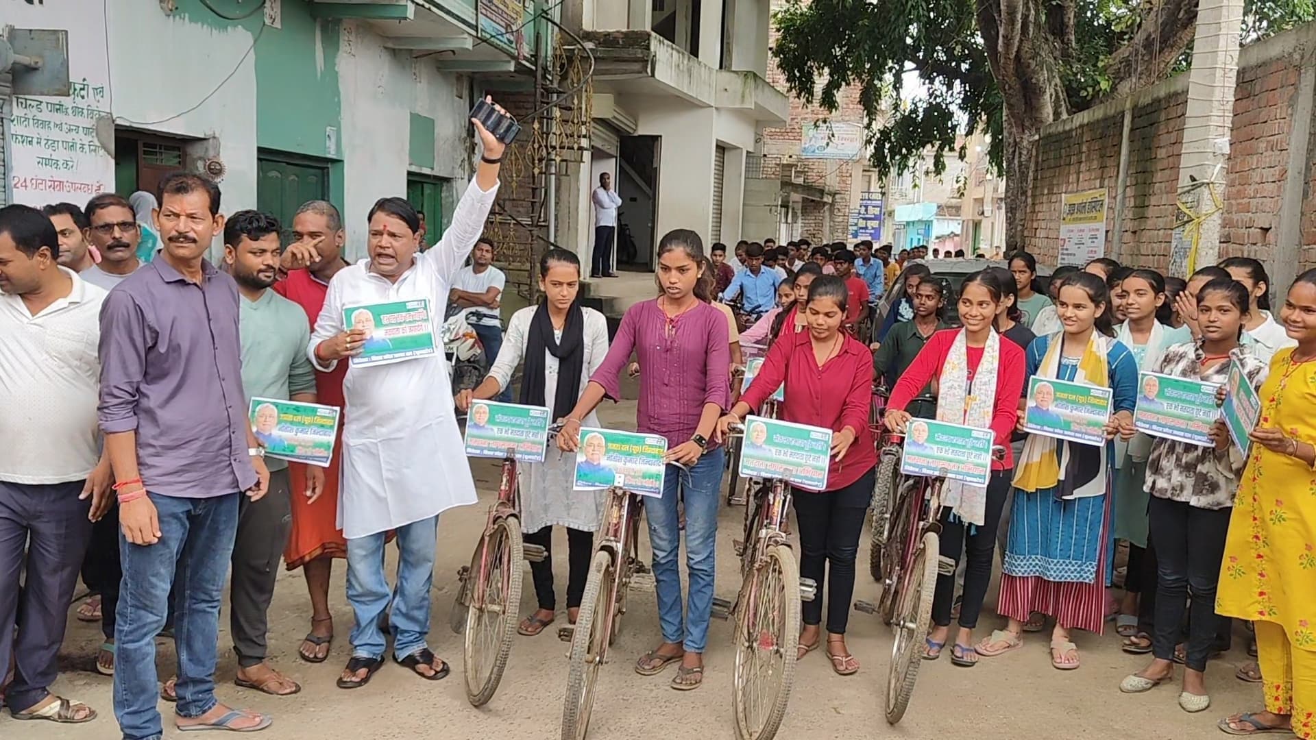 जदयू नेताओं ने मतदाताओं को किया जागरूक