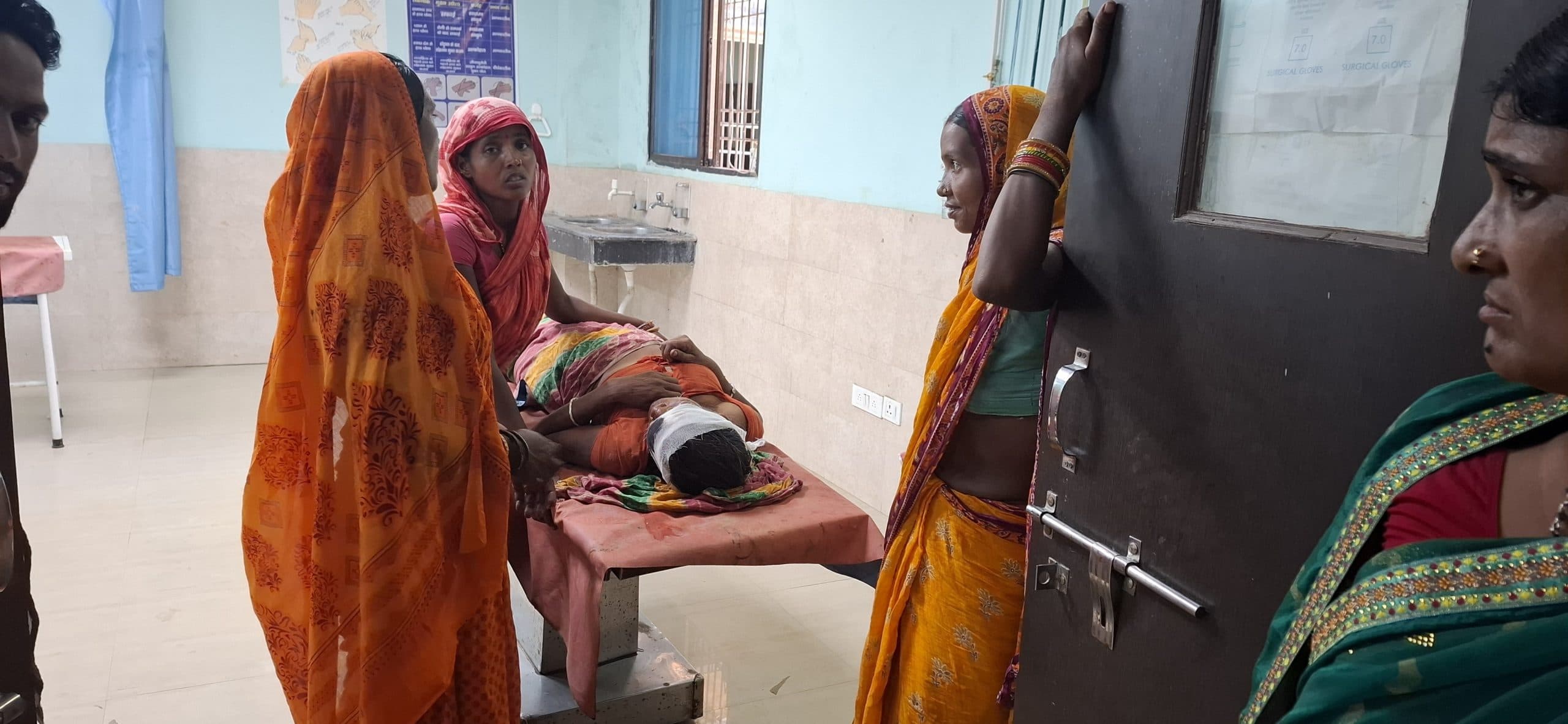 बाइक की ठाेकर से वृद्धा घायल, सदर अस्पताल रेफर