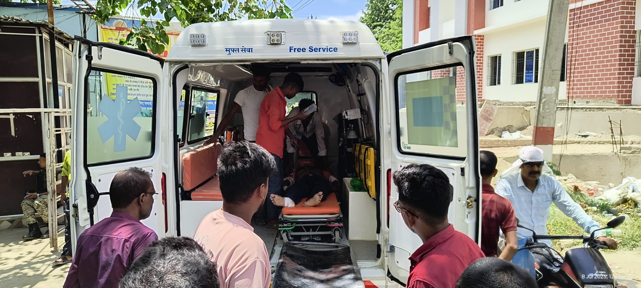 सिधवलिया के रामगढ़ के पास बाइकों की आमने-सामने टक्कर में दो युवक घायल