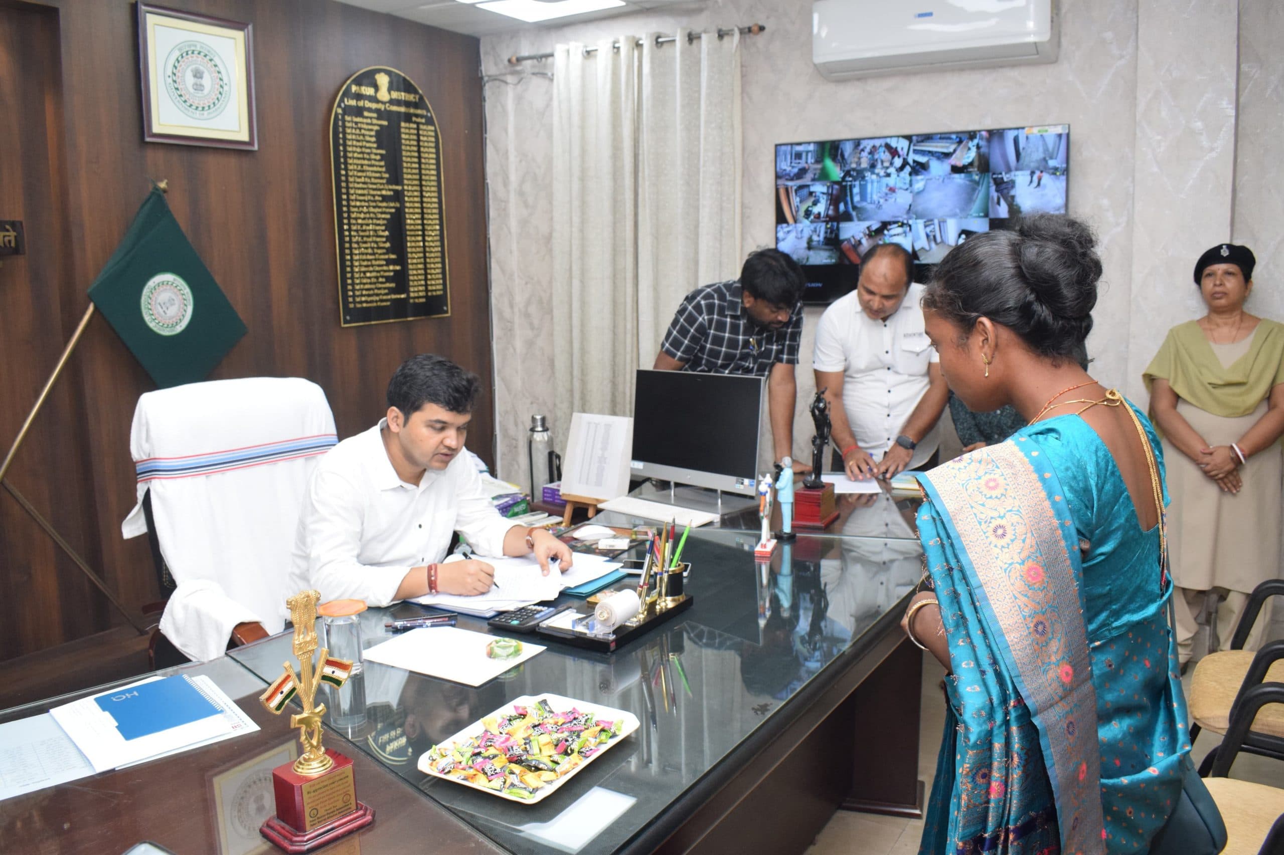 जनता की समस्याओं का समाधान करें अफसर : डीसी