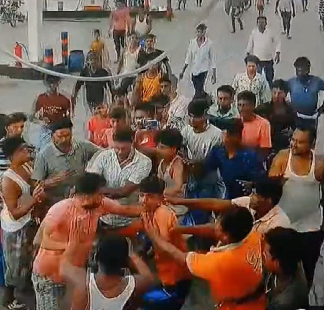 पेट्रोल पंप पर बाइक खड़ी करने के  विवाद में दो पक्षों में झड़प,  मामला दर्ज