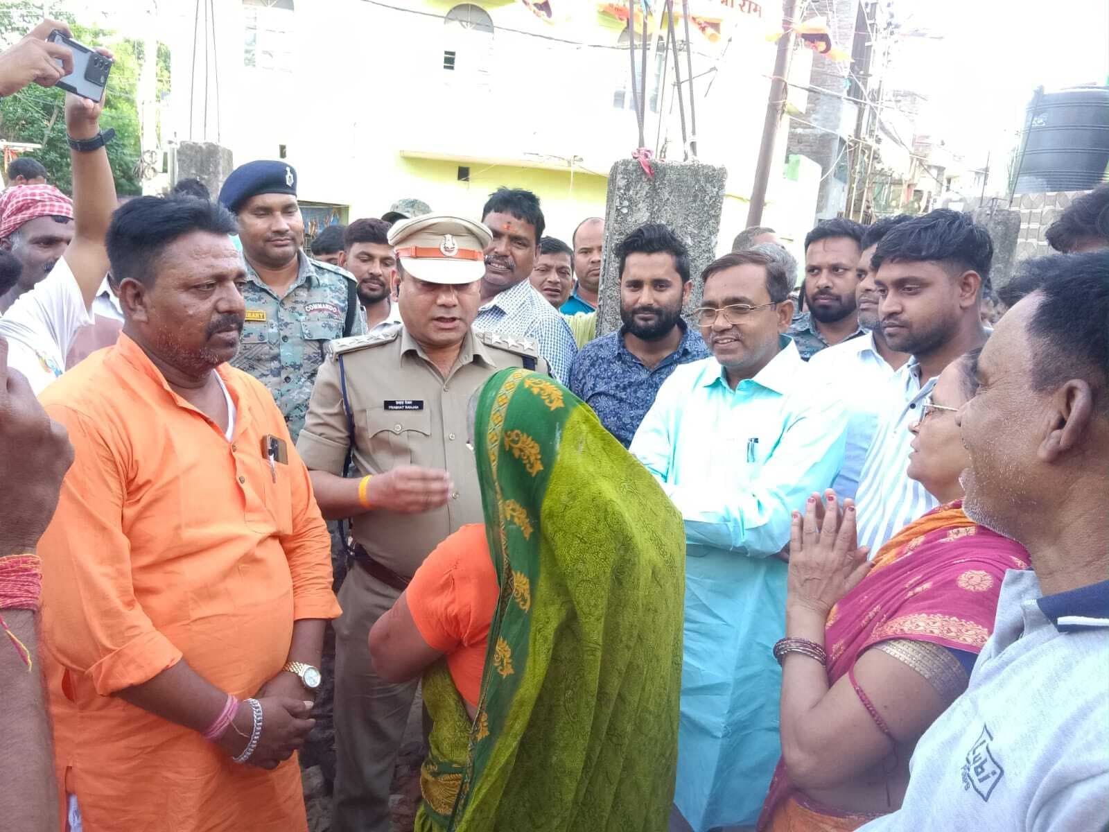 रास्ता विवाद में दो पक्ष हुए आमने-सामने, ट्रैफिक डीएसपी व विधायक ने पहुंच कर कराया शांत