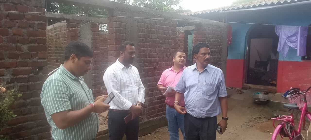 Jamshedpur news. धोलाबेड़ा एवं कांटाशोल के पंचायत सचिव का परफॉरमेंस धीमा, वेतन रोकने का दिया निर्देश