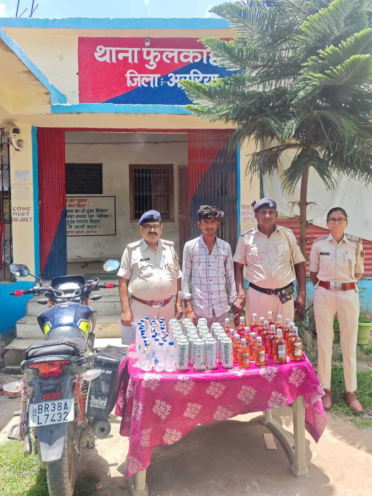 70 बोतल नेपाली शराब के साथ तस्कर गिरफ्तार