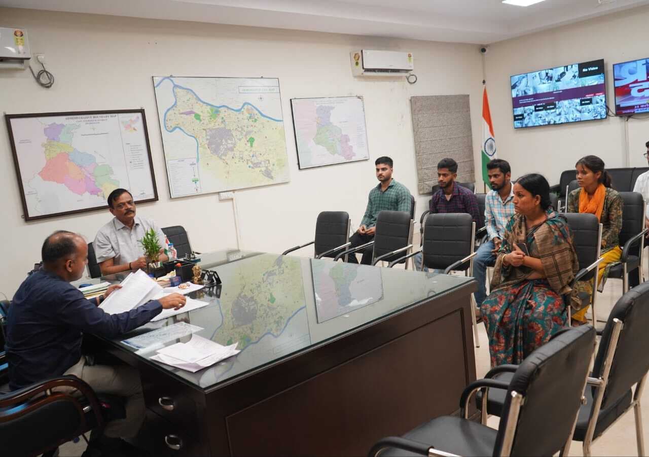 Jamshedpur News : जन समस्याओं के समाधान में अनावश्यक विलंब स्वीकार्य नहीं : उपायुक्त