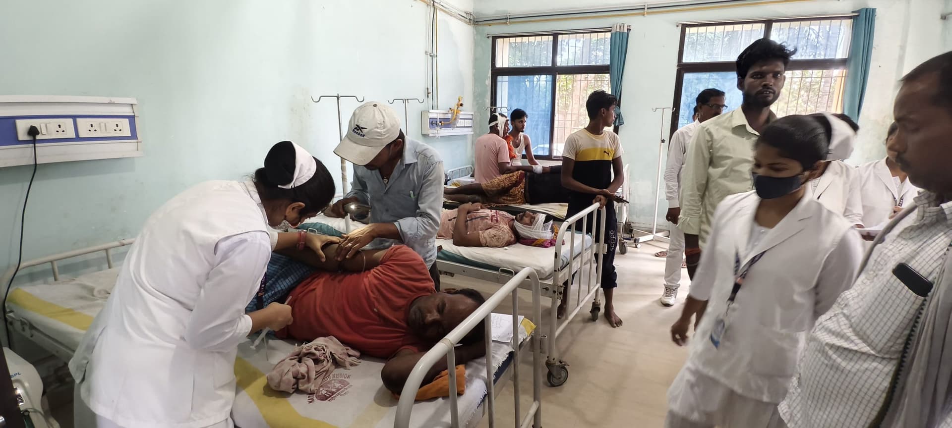 जमीन विवाद में मारपीट, 18 लोग जख्मी, एक महिला समेत आधा दर्जन लोगों का फटा सिर