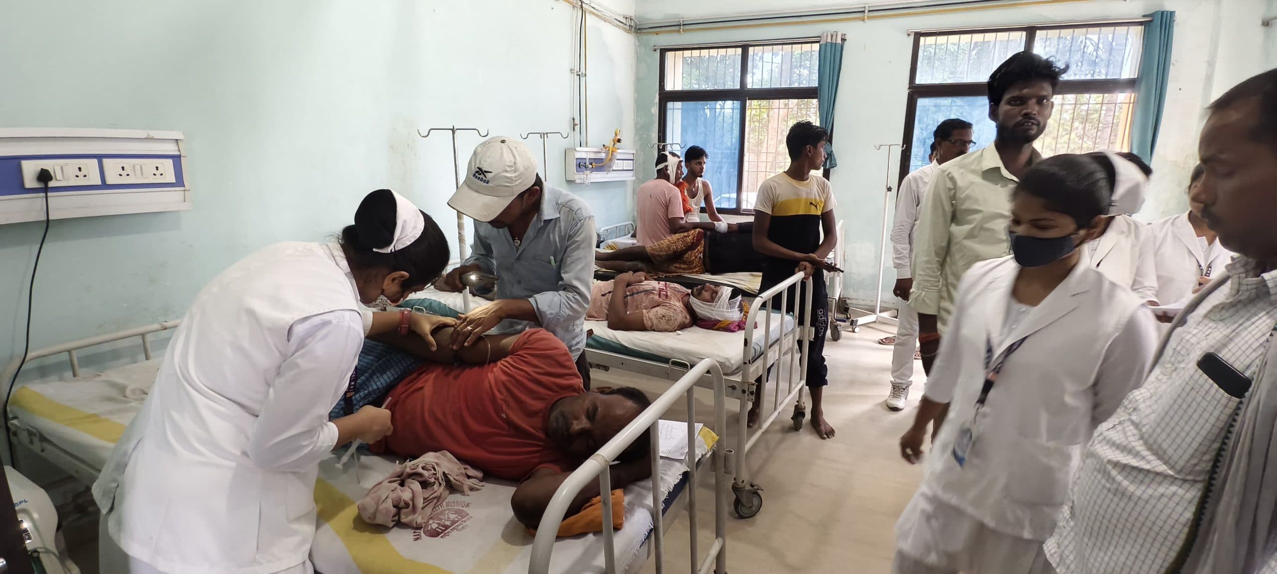 जमीन विवाद में मारपीट, 18 लोग जख्मी, एक महिला समेत आधा दर्जन लोगों का फटा सिर