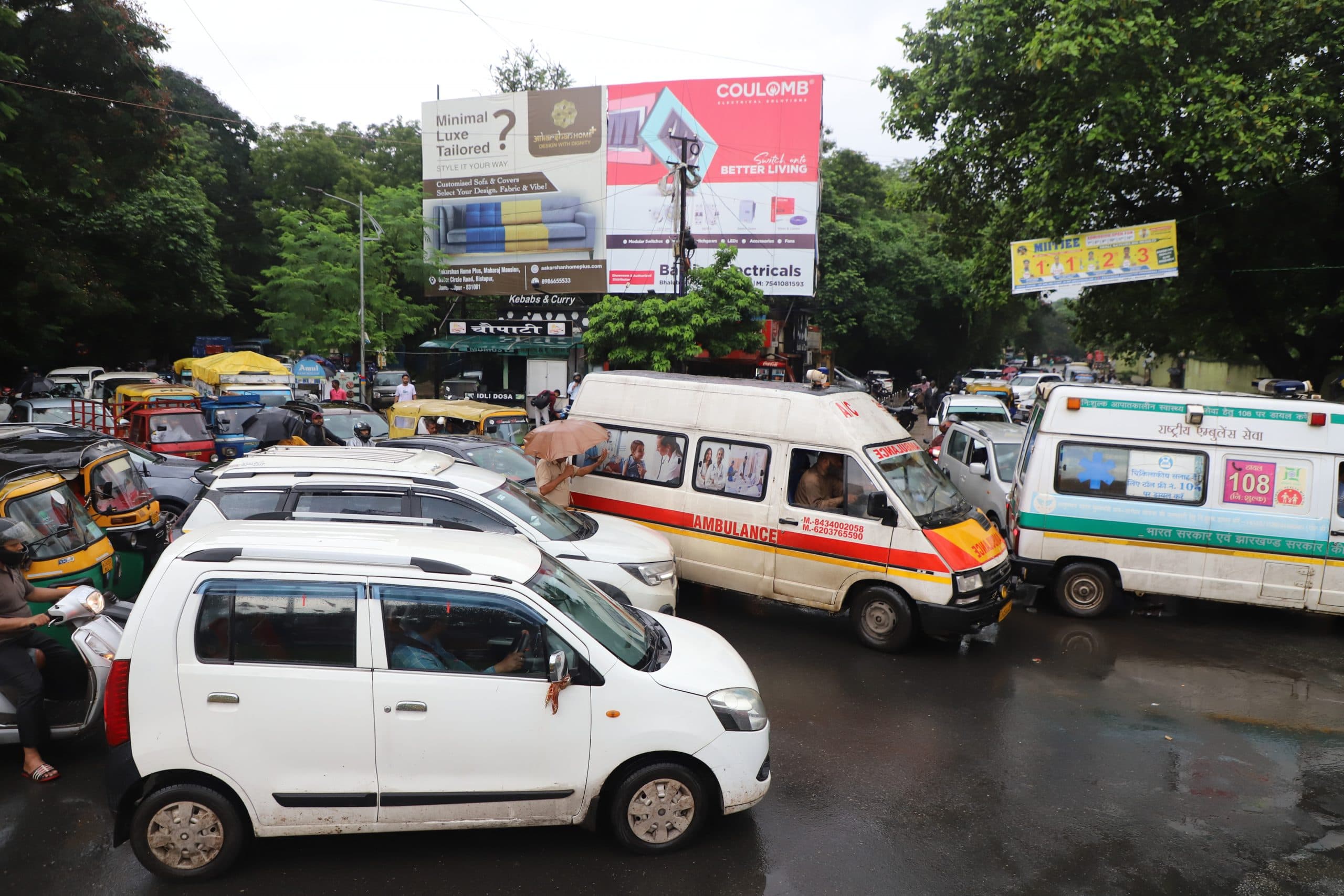 Jamshedpur news. साकची में दो घंटे तक लगा महाजाम