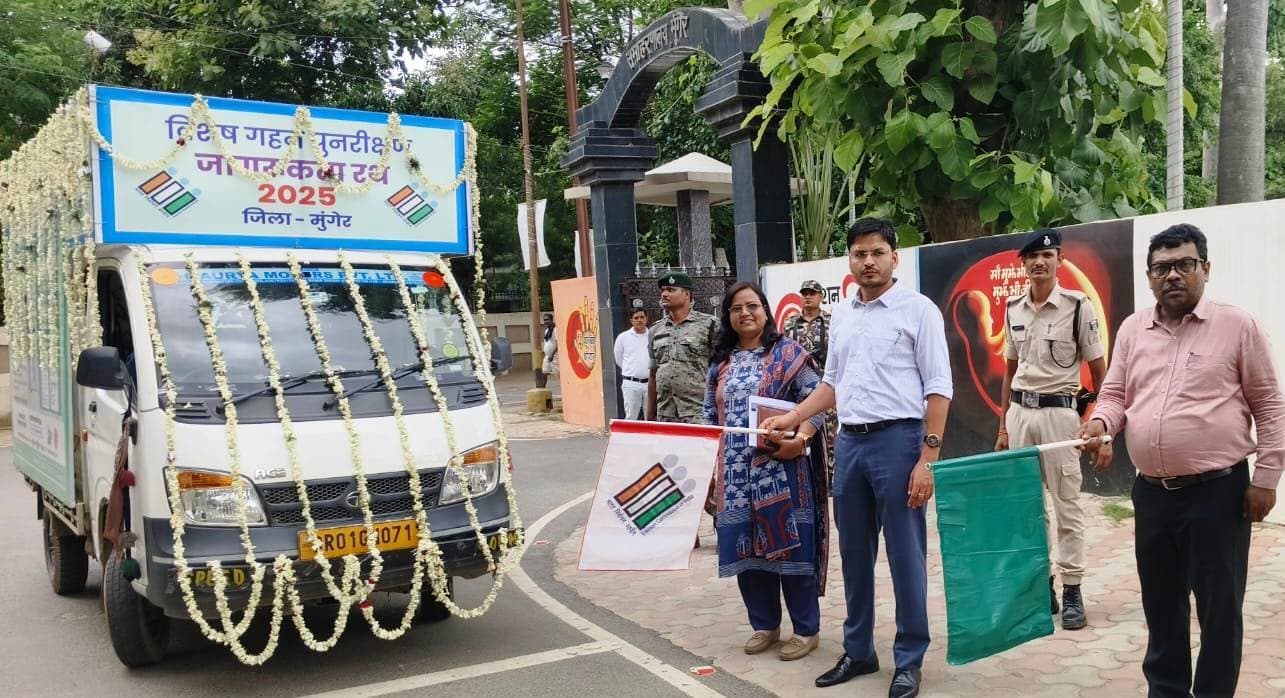 मतदाता सूची विशेष गहन पुनरीक्षण अभियान को लेकर निकला जागरूकता रथ
