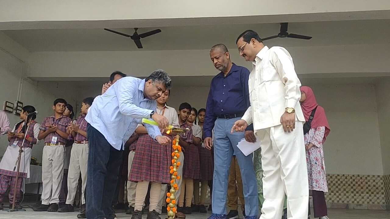 ज्ञान में वृद्धि के लिए शिक्षक की बातों को ध्यानपूर्वक सुनना चाहिए : जेया अहमद