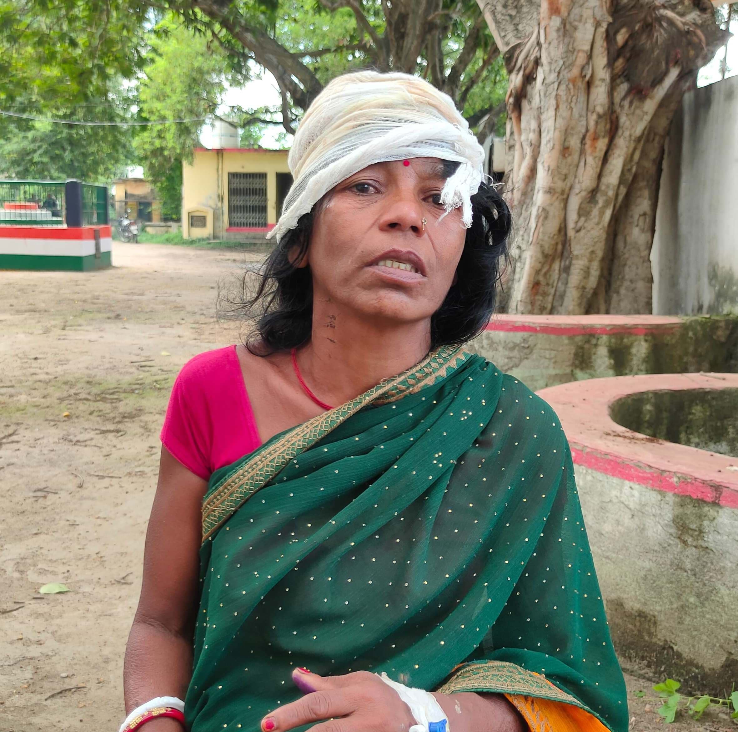 मारपीट में जख्मी महिला इलाज के बाद पहुंची थाना