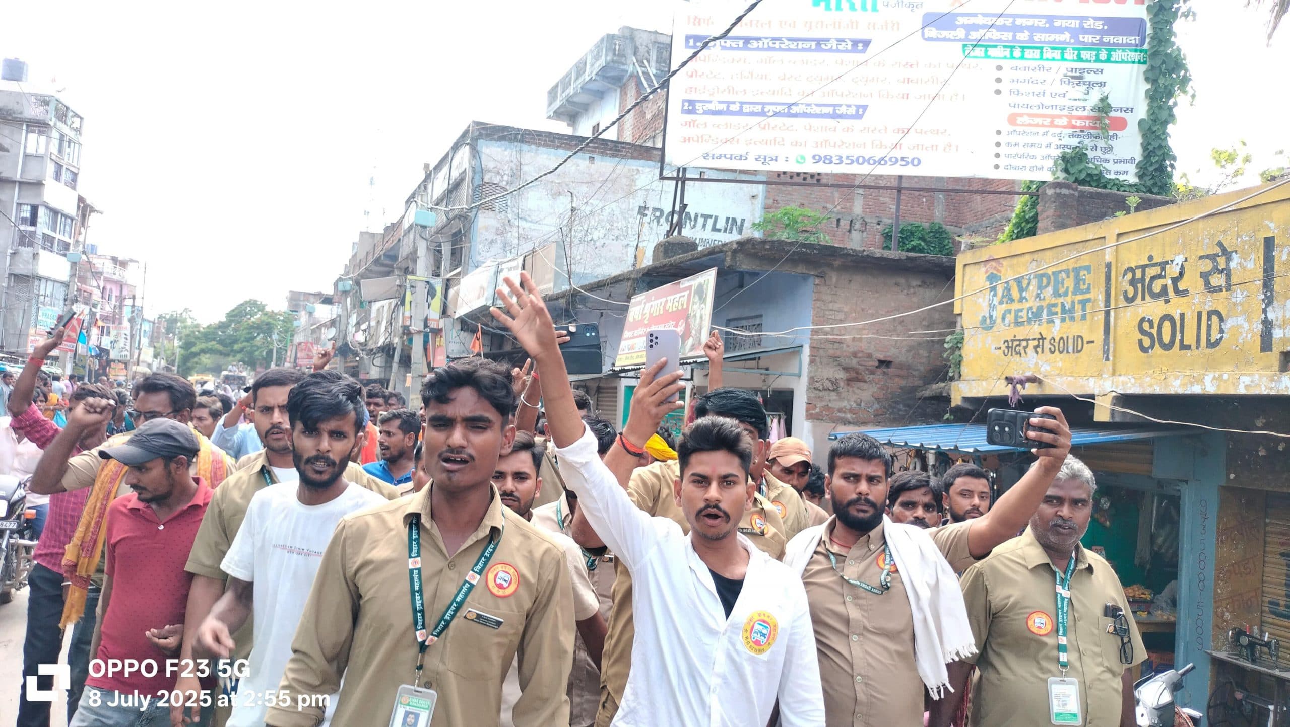 ट्रक चालक की पिटाई के विरोध में भड़का आक्रोश