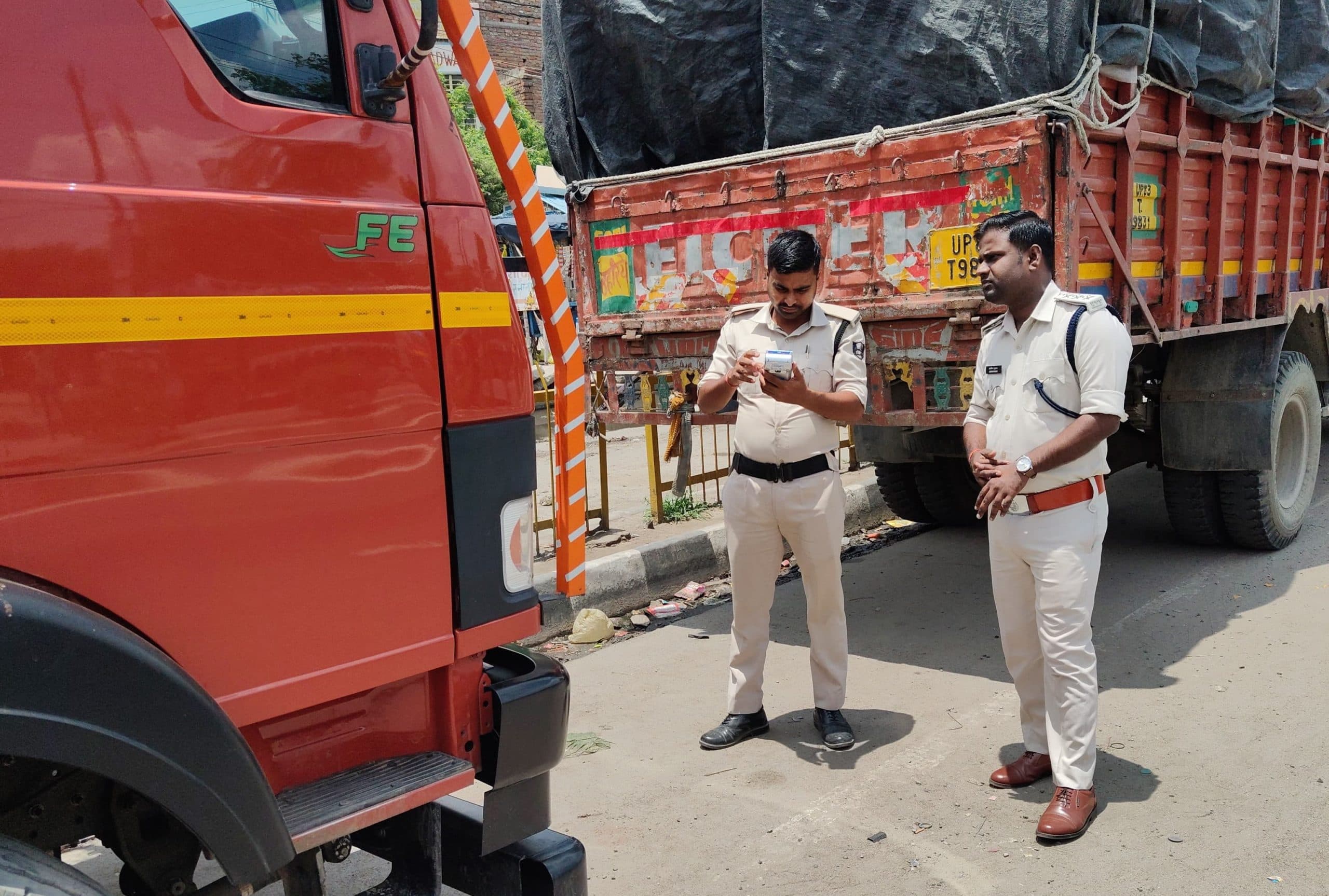 एनएच पर अवैध पार्किंग सड़क दुर्घटना का बड़ा कारण