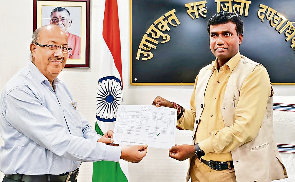 Ranchi news : 13 साल थे परेशान, डीसी ने निर्देश पर 10 मिनट में हुआ दाखिल-खारिज