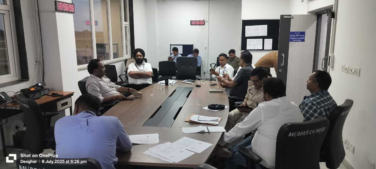 Deoghar News : एयरपोर्ट की सुरक्षा एवं पर्यावरण मानकों का सख्ती से पालन करें : एडीसी