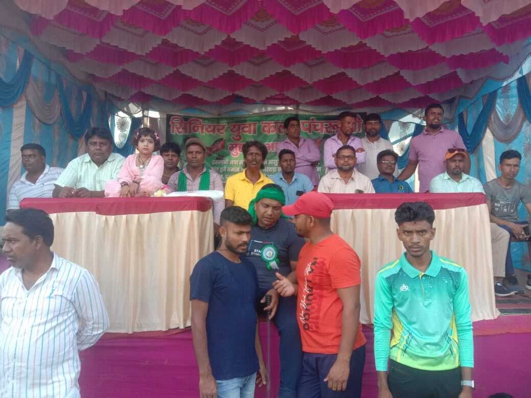 अखाड़ा कंपीटिशन में युवाओं ने दिखाये हैरतअंगेज करतब