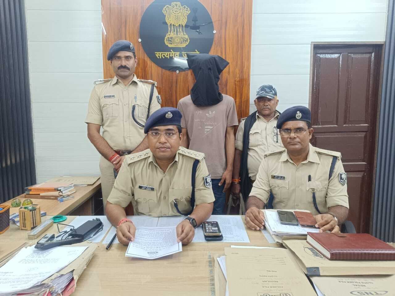 Madhubani News : बिस्फी के तुफैल हत्याकांड मामले का उद्भेदन, आरोपी गिरफ्तार Madhubani News : बिस्फी के तुफैल हत्याकांड मामले का उद्भेदन, आरोपी गिरफ्तार