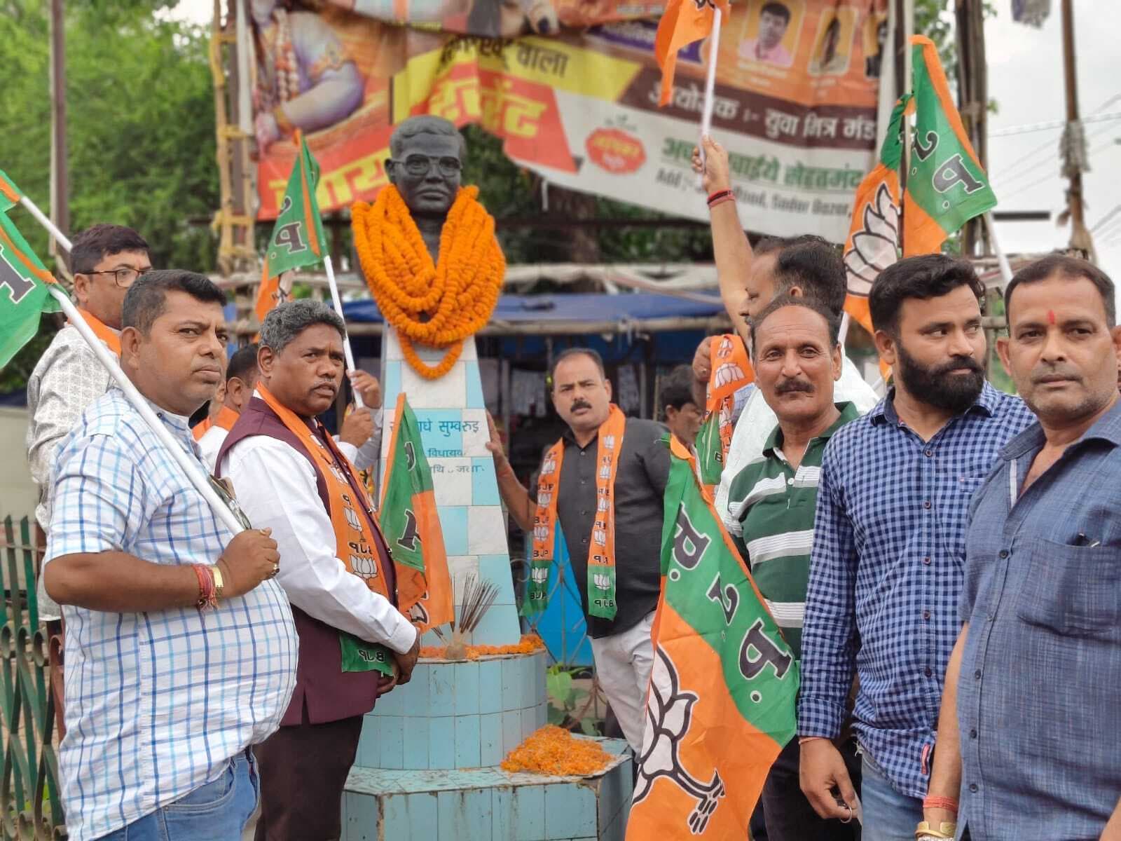 Chaibasa News : आदिवासी समाज को एकजुट करने में राधे सुम्बुरुई का अहम योगदान