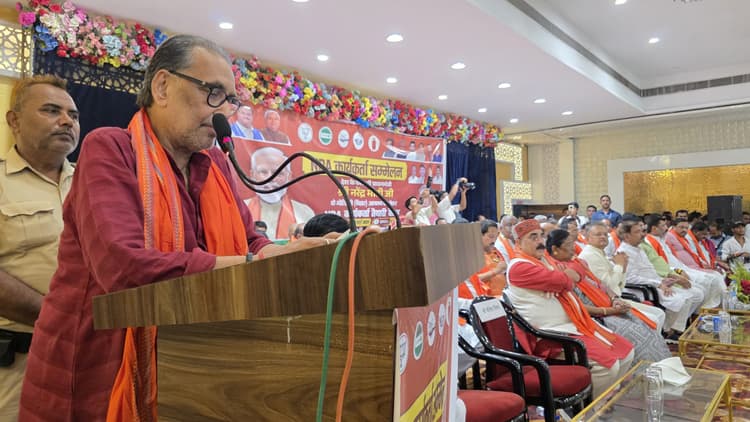 Motihari : भाजपा के साथ जनसमर्थन का प्रकटीकरण 18 को गांधी मैदान में होगा : राधामोहन सिंह