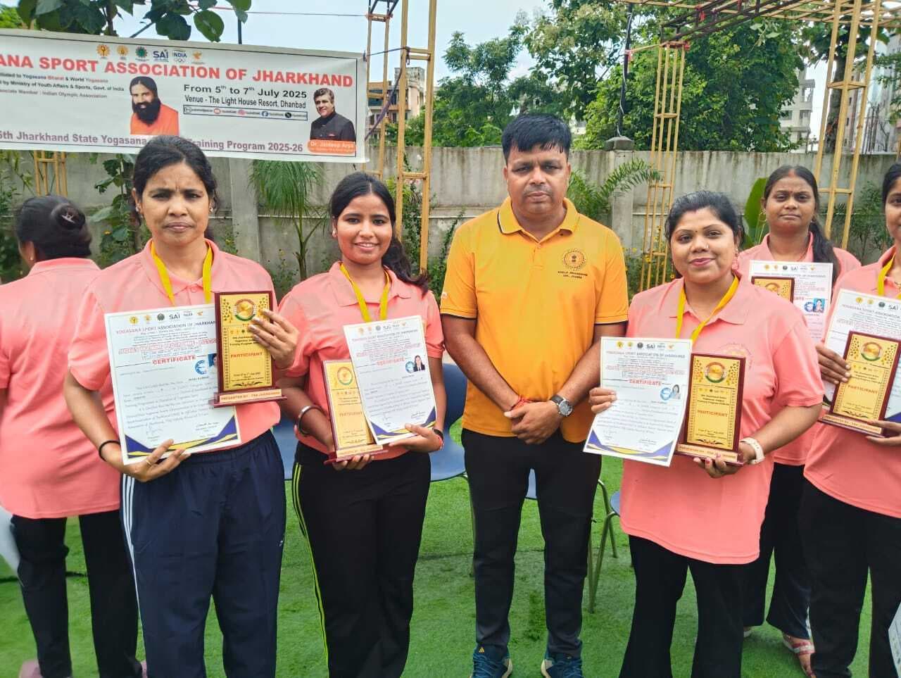 Giridih News :तीन खिलाड़ी बनीं योगासन स्पोर्ट्स का राज्यस्तरीय निर्णायक