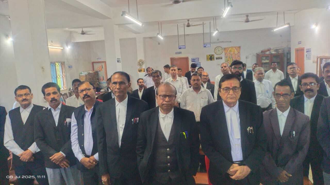 Seraikela Kharsawan News : सरायकेला बार के वरीय अधिवक्ता गोलक बिहारी कवि का निधन, शोक