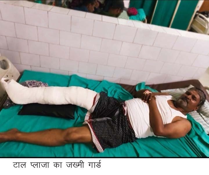 टॉल प्लाजा के गार्ड को टक्कर मार स्कॉर्पियो चालक फरार