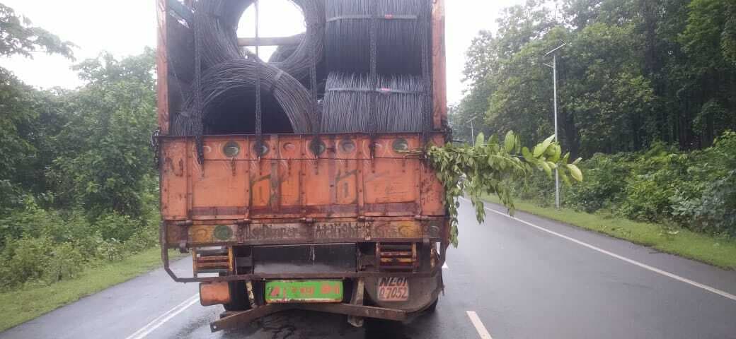 Seraikela Kharsawan News : खड़े ब्रेकडाउन ट्रक से टकरायी बाइक, एक की मौत, तीन घायल