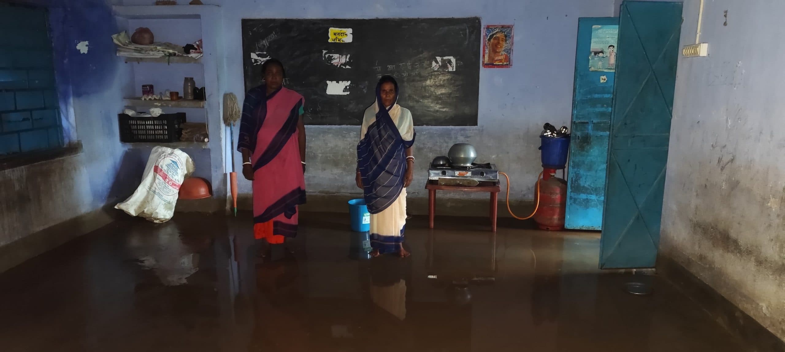 East Singhbhum News : कालीमाटी आंगनबाड़ी में घुसा पानी, पोषाहार भीगने से बर्बाद