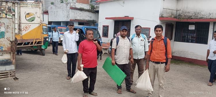 Bhagalpur news पंचायत उपचुनाव को लेकर पोलिंग पार्टी रवाना, मतदान आज