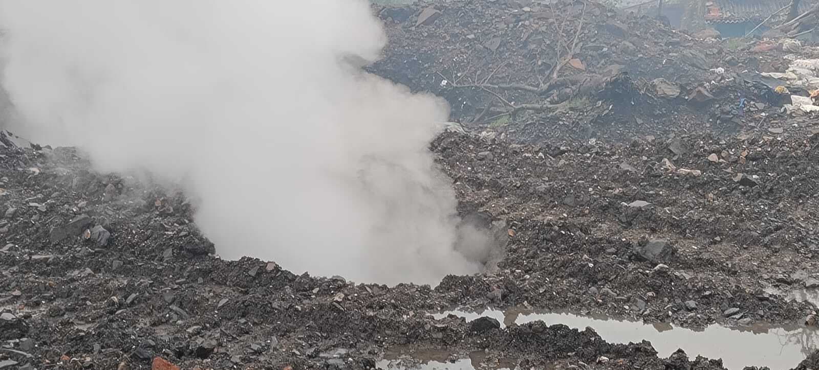 Dhanbad News : जोगता 11 नबंर में जोरदार आवाज के गोफ बना, बस्ती में हड़कंप