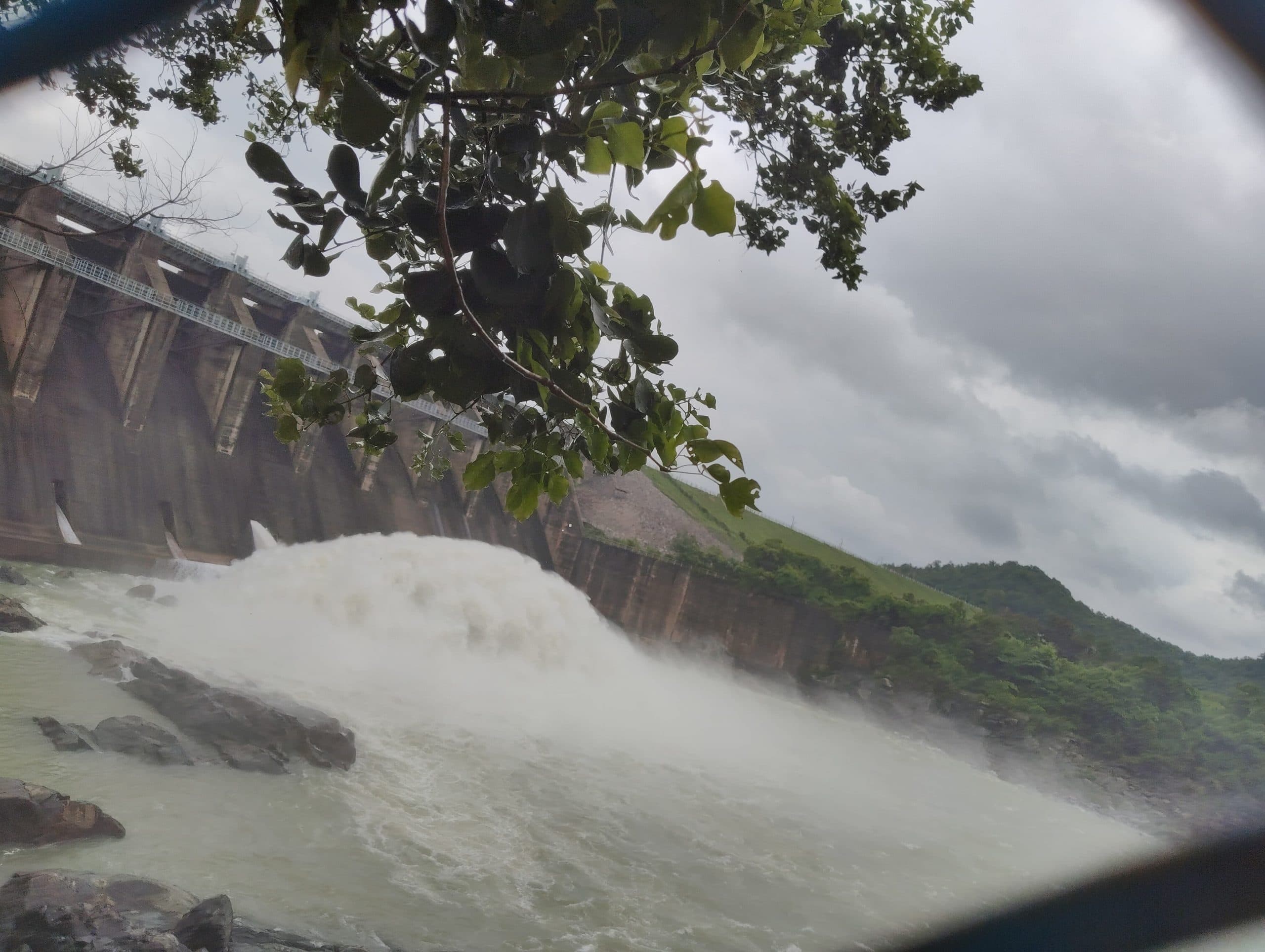 Dhanbad News : मैथन व पंचेत डैम में लगातार बढ़ रहा है पानी, अलर्ट जारी