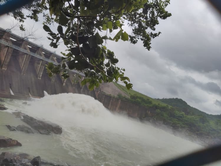 Dhanbad News : मैथन व पंचेत डैम में लगातार बढ़ रहा है पानी, अलर्ट जारी