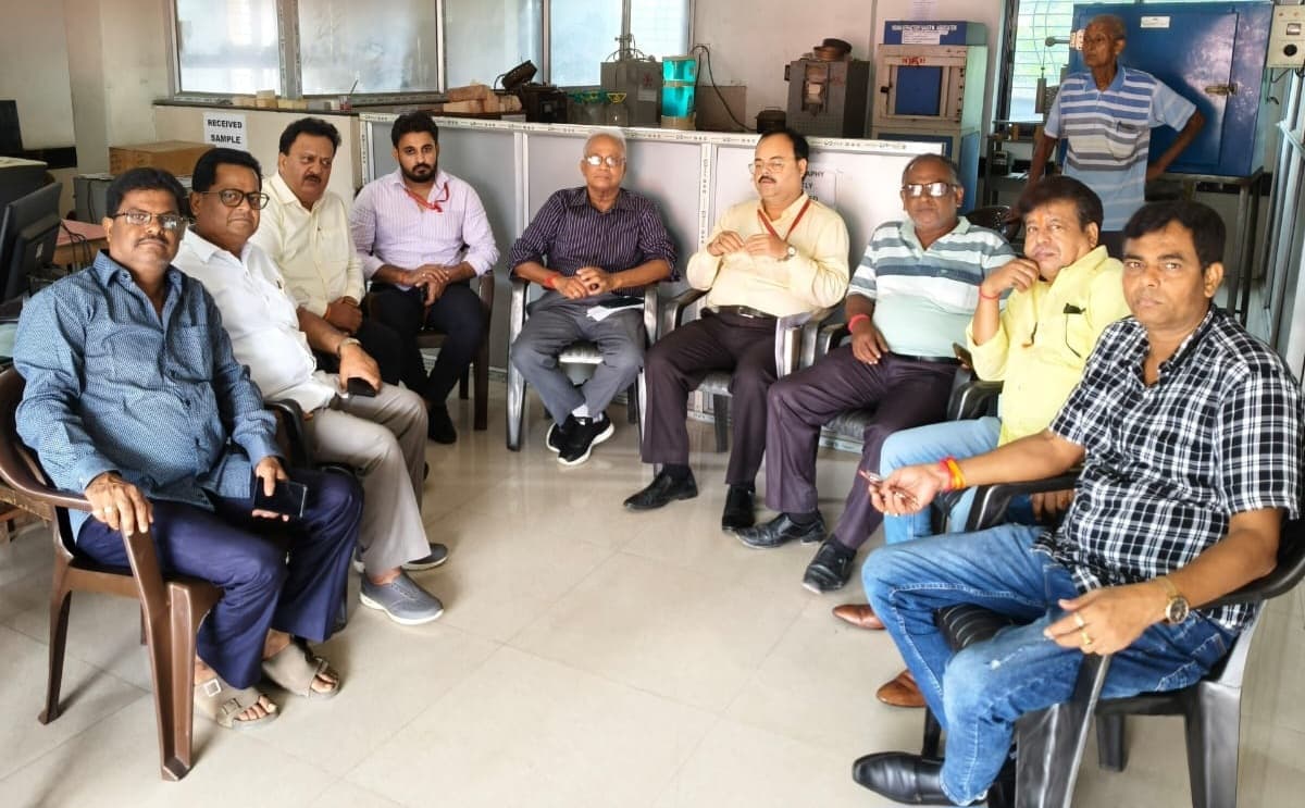 Dhanbad News : उद्योगपतियों को दी गयी सरकारी योजनाओं की जानकारी