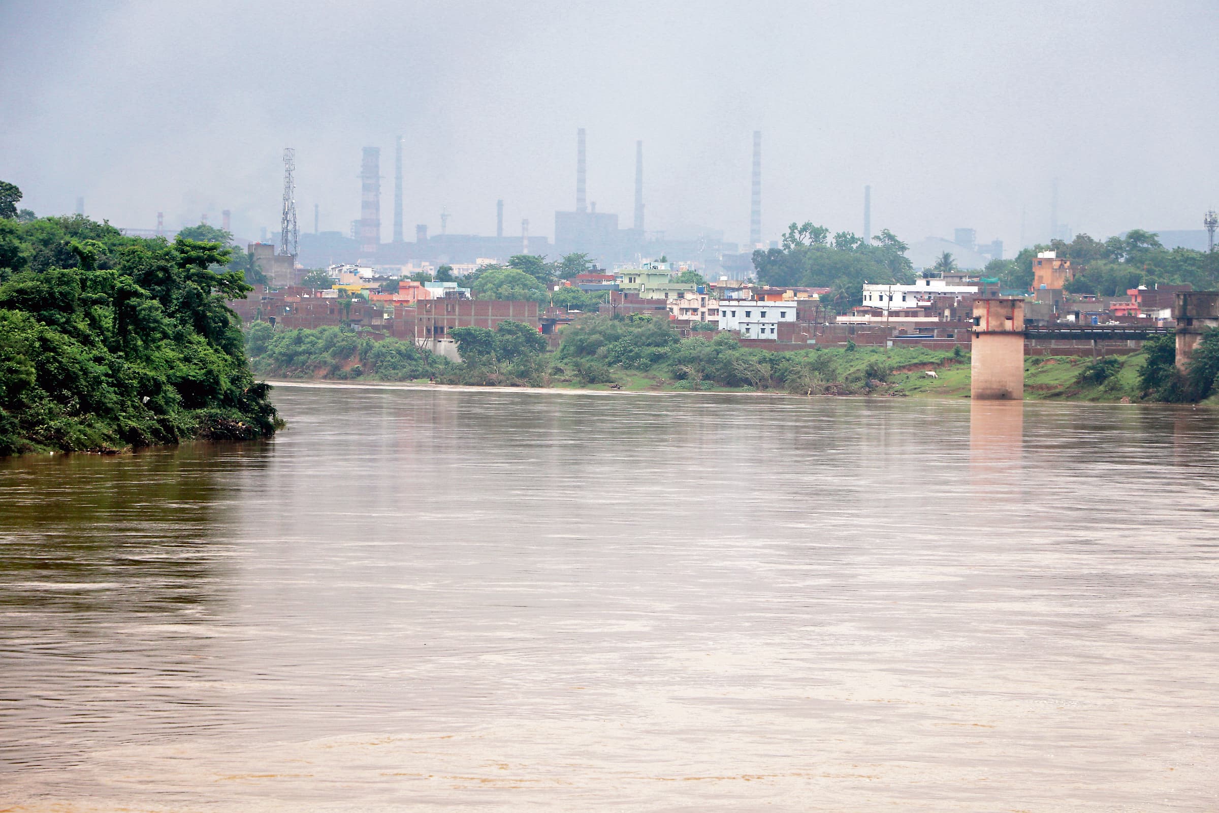 Jamshedpur News : जमशेदपुर में दूसरे दिन भी बाढ़ का खतरा बरकरार, खरकई खतरे के निशान से ऊपर