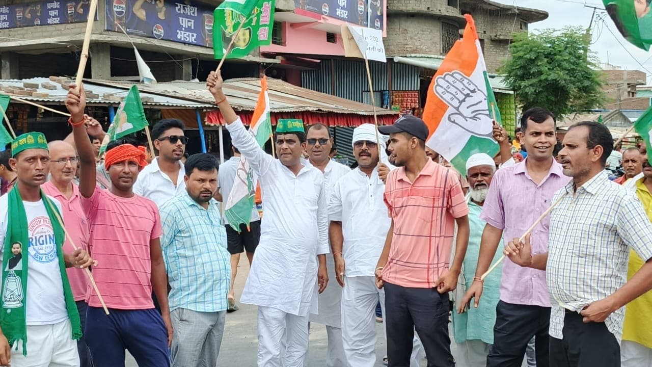 Motihari: अरेराज के हरदिया चौक को किया जाम