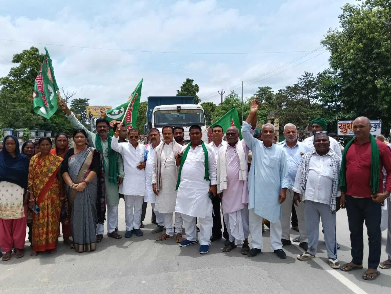 Bettiah : इंडिया गठबंधन का बगहा में बिहार बंद का मिलाजुला असर