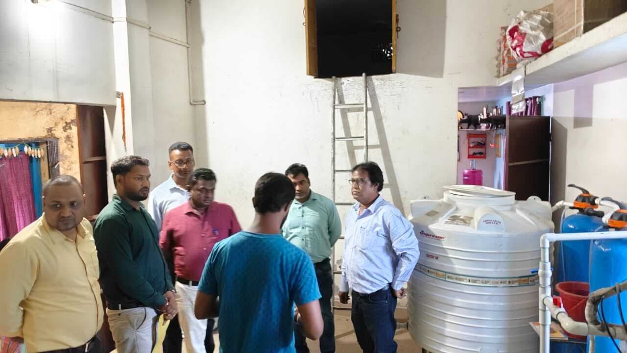 नगर परिषद क्षेत्र में संचालित विभिन्न पानी प्लांटों की हुई जांच