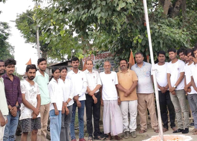 विवेकानंद चौक पर विद्यार्थी परिषद ने मनाया स्थापना दिवस