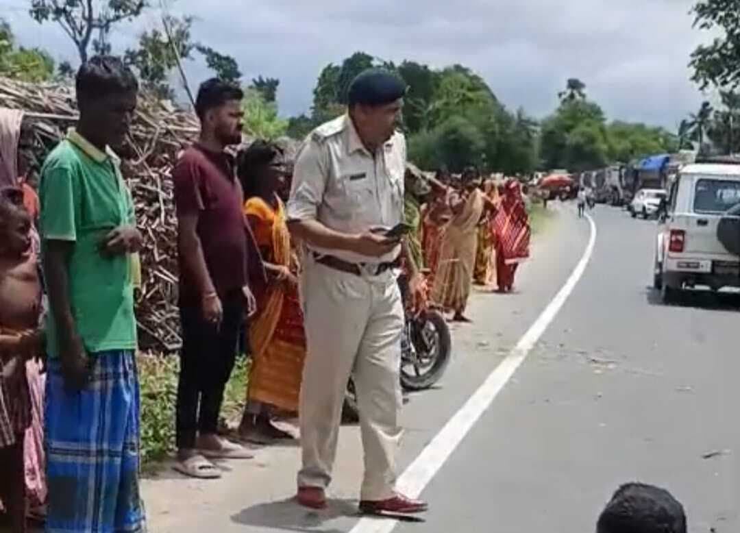 दो बाइकों की टक्कर में चार लोग घायल