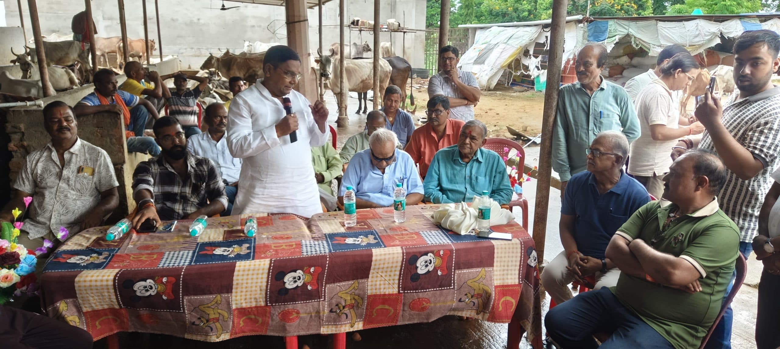 विधायक ने गोशाला का किया निरीक्षण