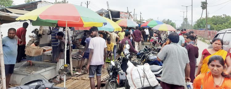 भक्ति से पहले मन की तृप्ति : सावन से पहले लोग खा गये 250 क्विंटल मुर्गा-मछली