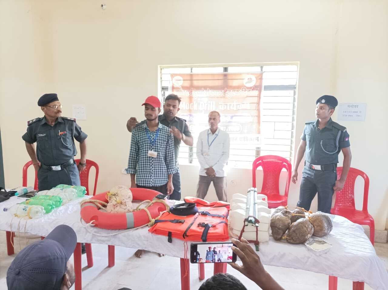 वज्रपात व बाढ़ के दौरान रक्षा की बतायी तकनीक