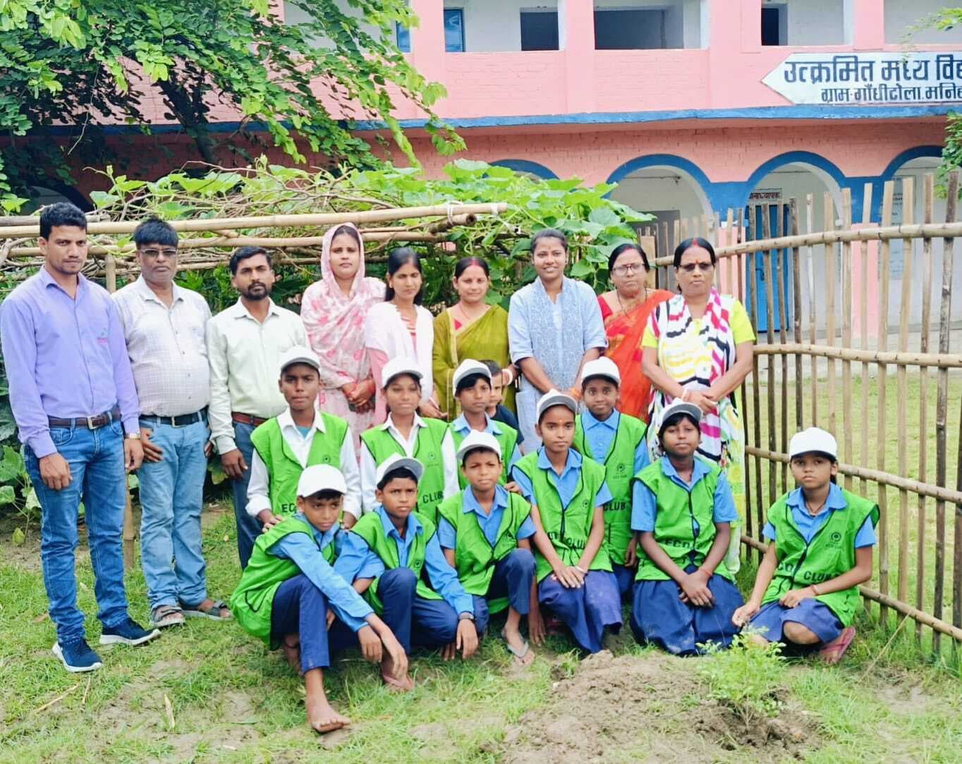 उम विद्यालय कुलीपाड़ा में किया गया पौधरोपण